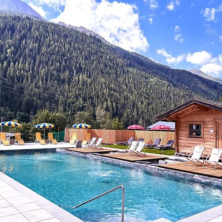 Hotel Traube เพทท์นอย อัม อาร์ลแบร์ก ภายนอก รูปภาพ