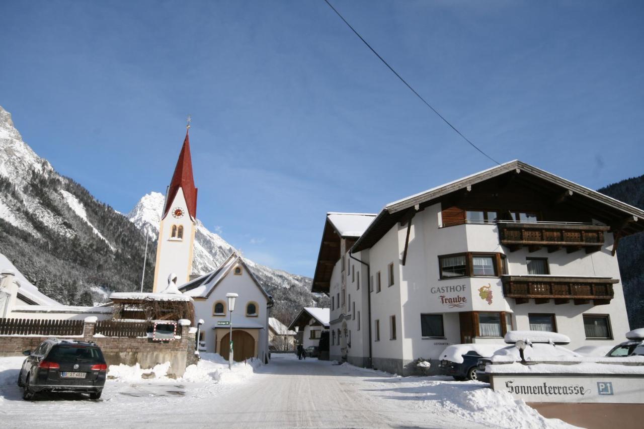 Hotel Traube เพทท์นอย อัม อาร์ลแบร์ก ภายนอก รูปภาพ