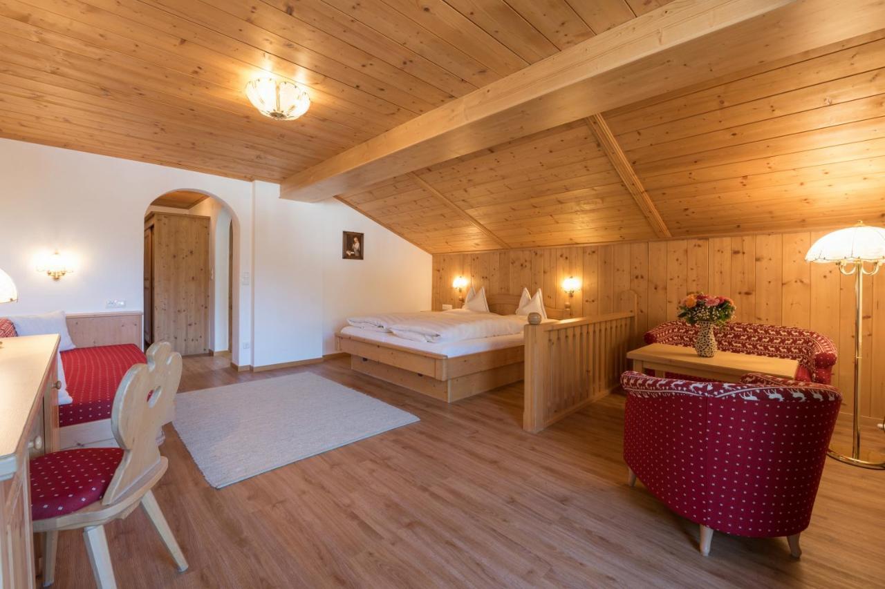 Hotel Traube เพทท์นอย อัม อาร์ลแบร์ก ภายนอก รูปภาพ