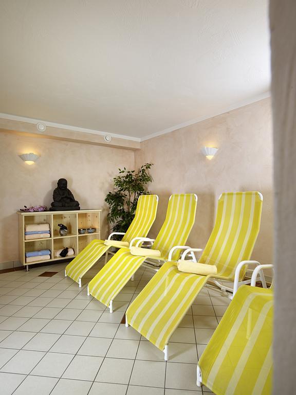 Hotel Traube เพทท์นอย อัม อาร์ลแบร์ก ภายนอก รูปภาพ