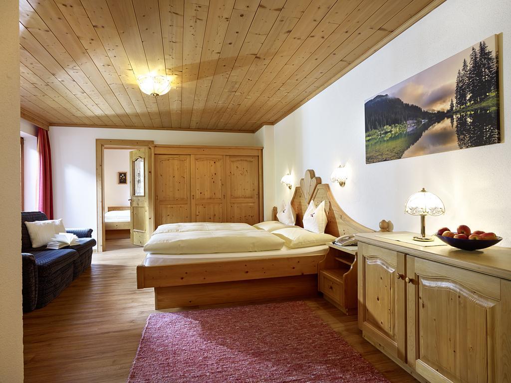 Hotel Traube เพทท์นอย อัม อาร์ลแบร์ก ห้อง รูปภาพ