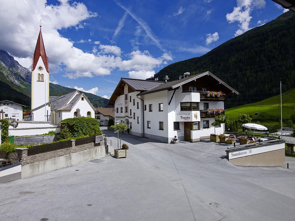 Hotel Traube เพทท์นอย อัม อาร์ลแบร์ก ภายนอก รูปภาพ