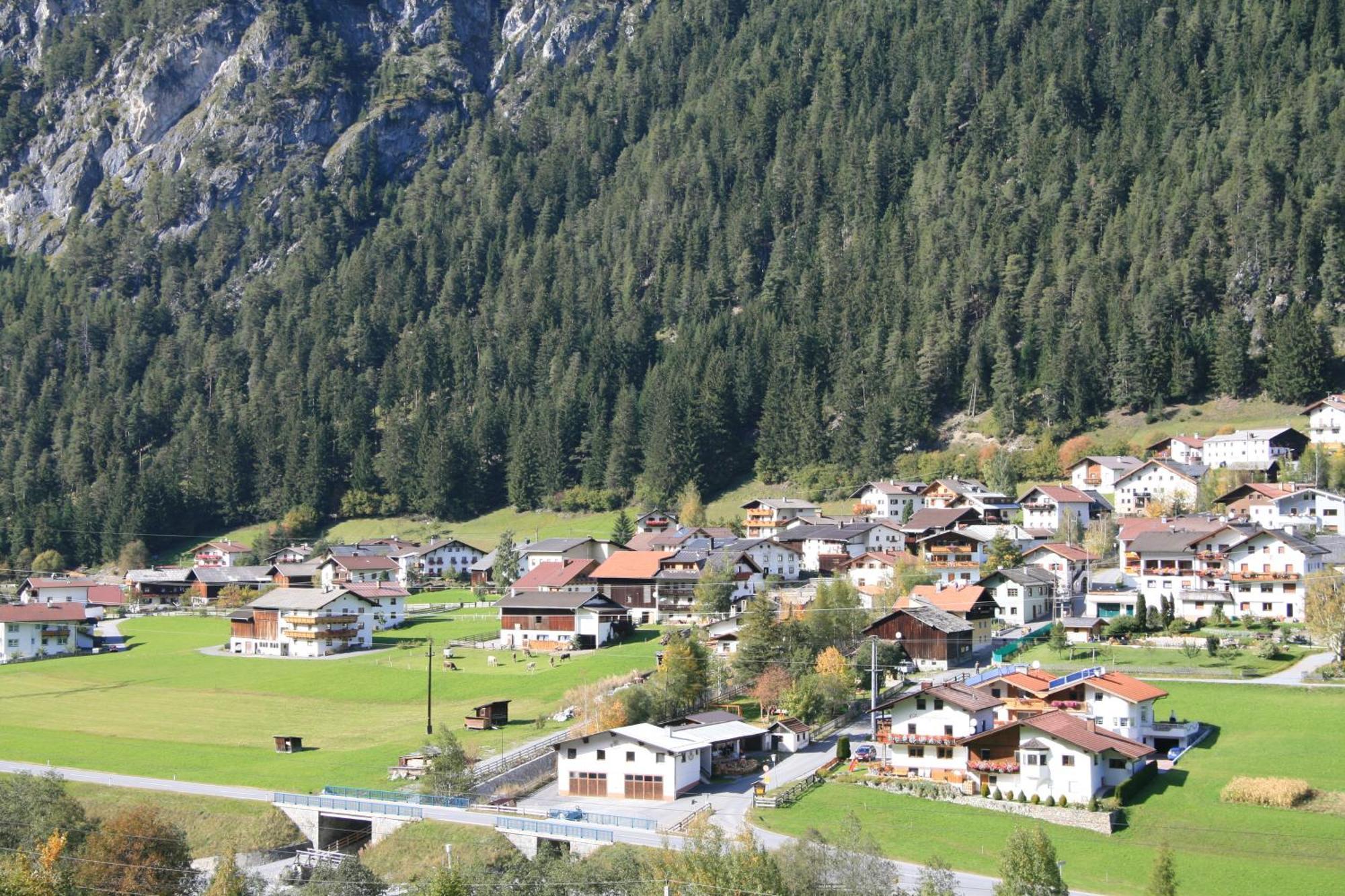 Hotel Traube เพทท์นอย อัม อาร์ลแบร์ก ภายนอก รูปภาพ