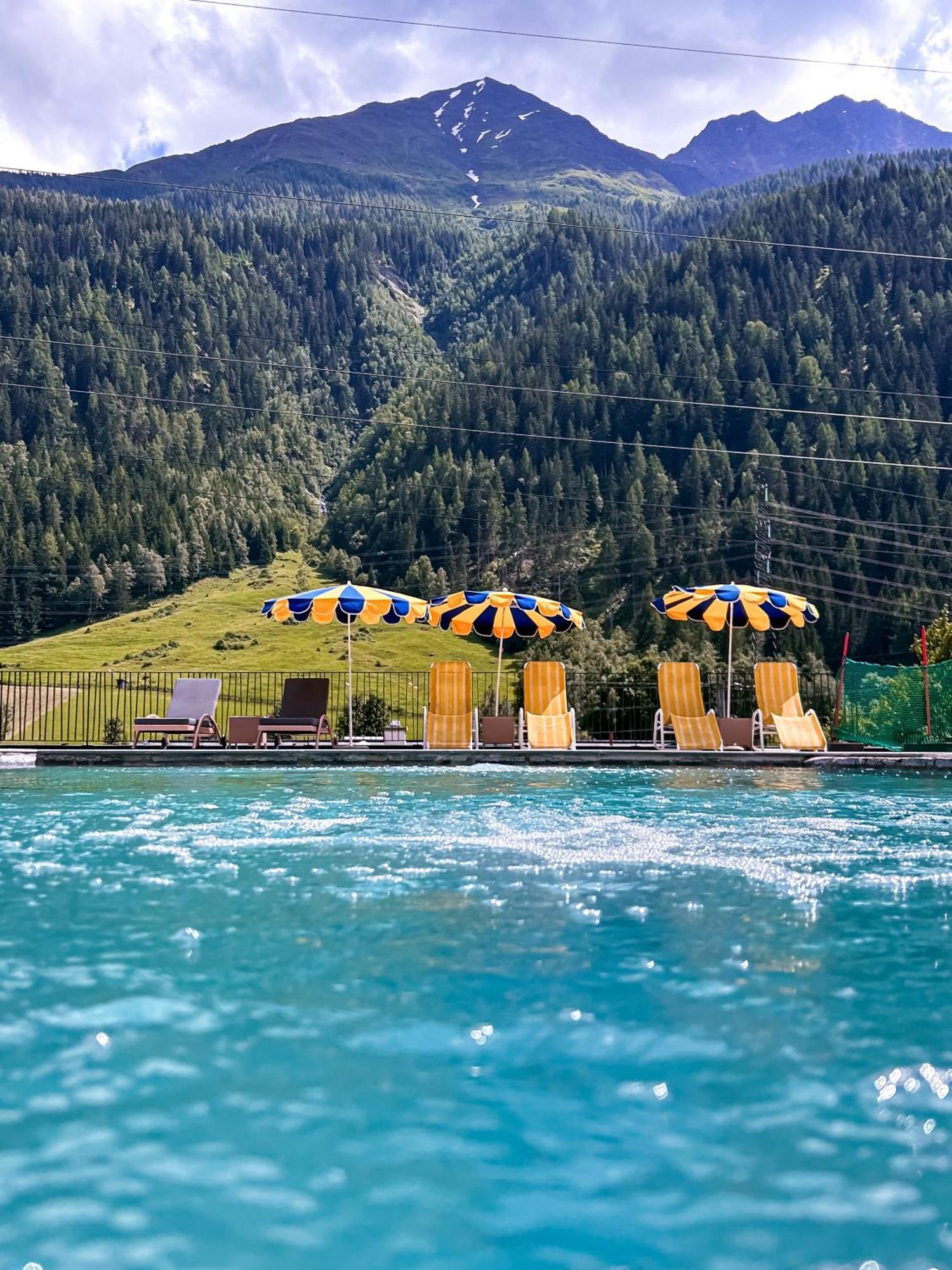 Hotel Traube เพทท์นอย อัม อาร์ลแบร์ก ภายนอก รูปภาพ