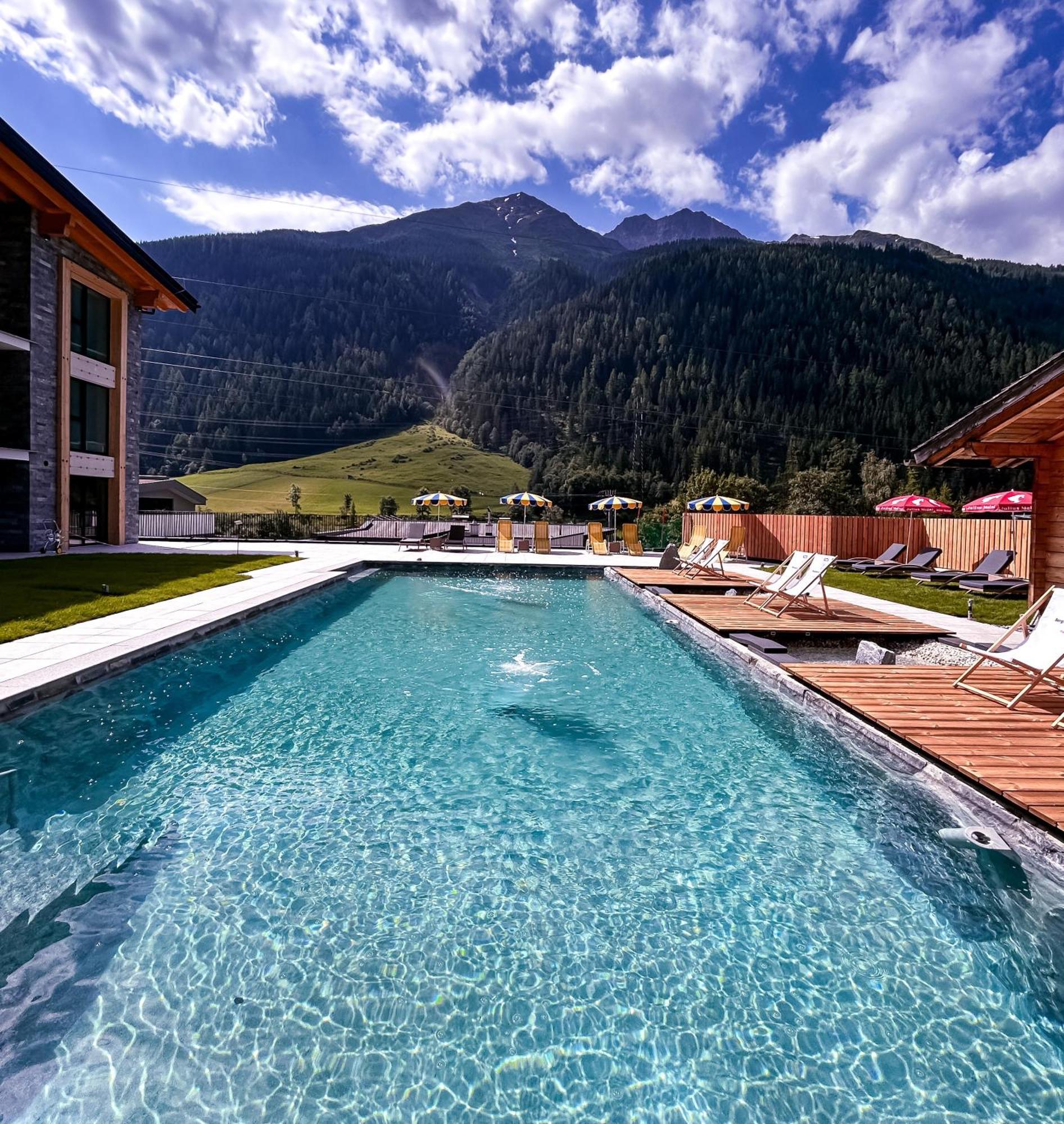 Hotel Traube เพทท์นอย อัม อาร์ลแบร์ก ภายนอก รูปภาพ