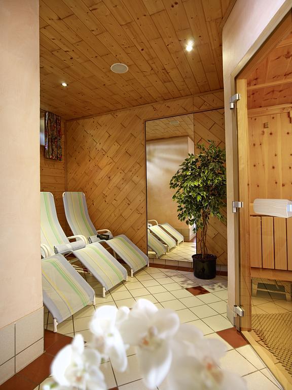 Hotel Traube เพทท์นอย อัม อาร์ลแบร์ก ภายนอก รูปภาพ