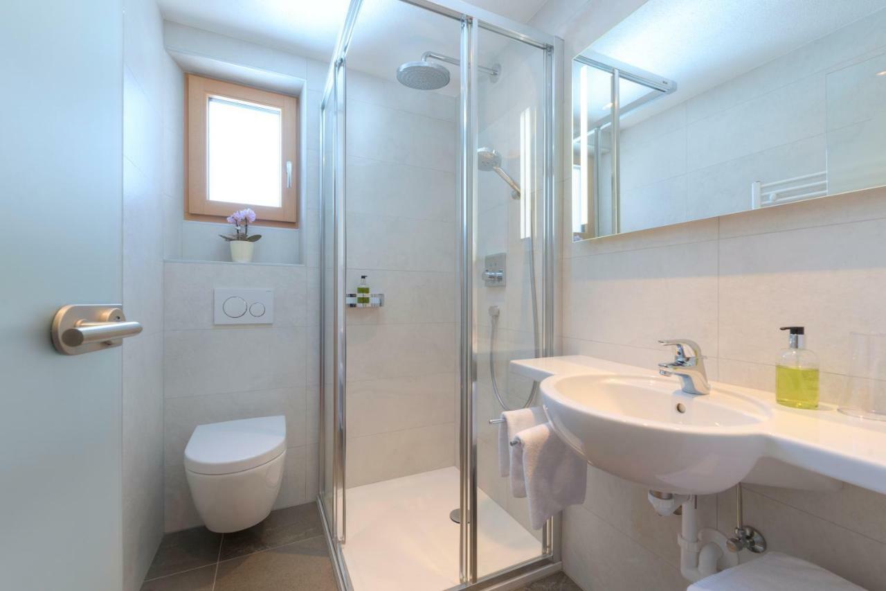 Hotel Traube เพทท์นอย อัม อาร์ลแบร์ก ภายนอก รูปภาพ
