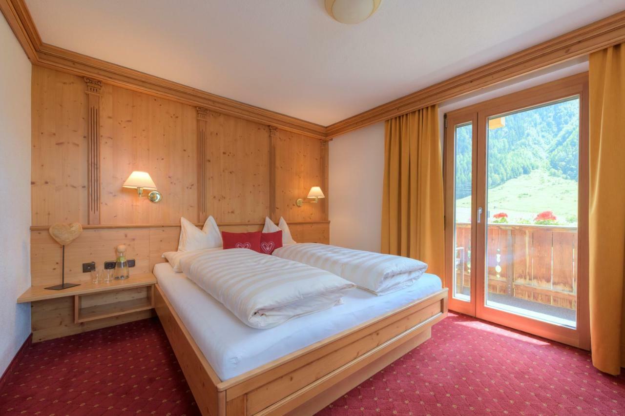 Hotel Traube เพทท์นอย อัม อาร์ลแบร์ก ภายนอก รูปภาพ
