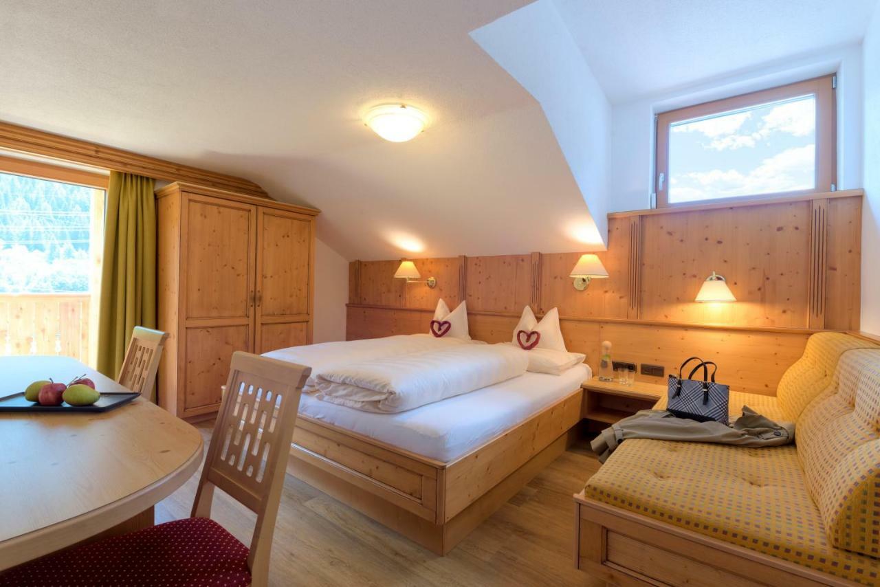 Hotel Traube เพทท์นอย อัม อาร์ลแบร์ก ภายนอก รูปภาพ