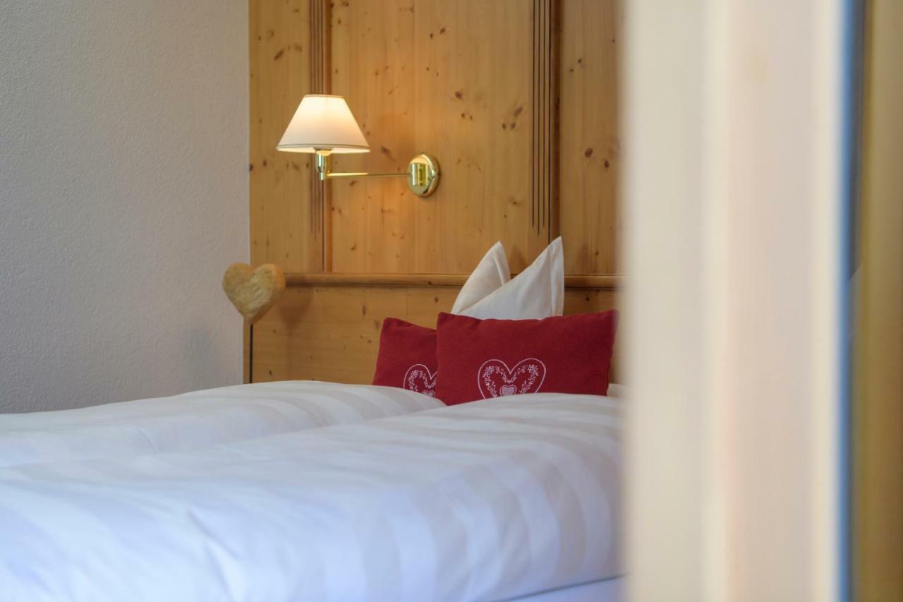 Hotel Traube เพทท์นอย อัม อาร์ลแบร์ก ภายนอก รูปภาพ