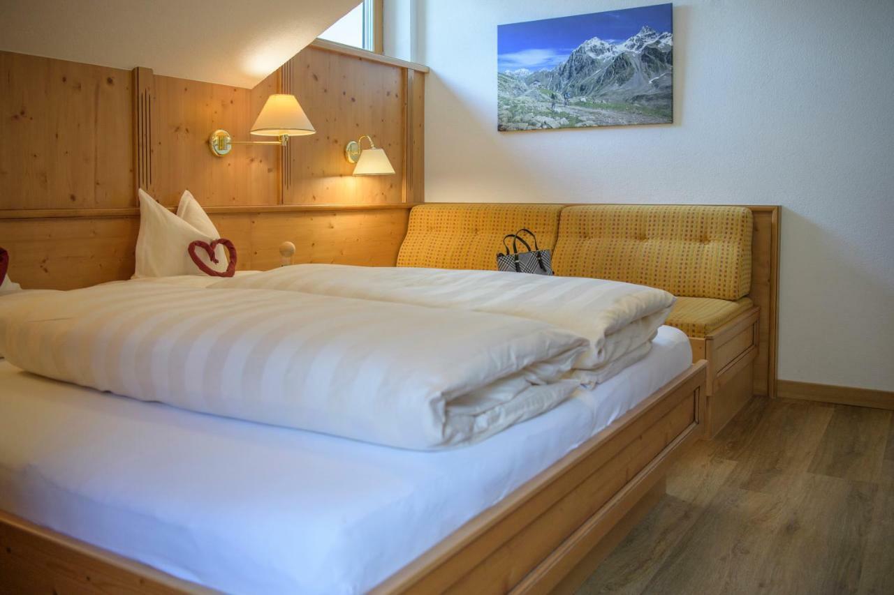 Hotel Traube เพทท์นอย อัม อาร์ลแบร์ก ภายนอก รูปภาพ