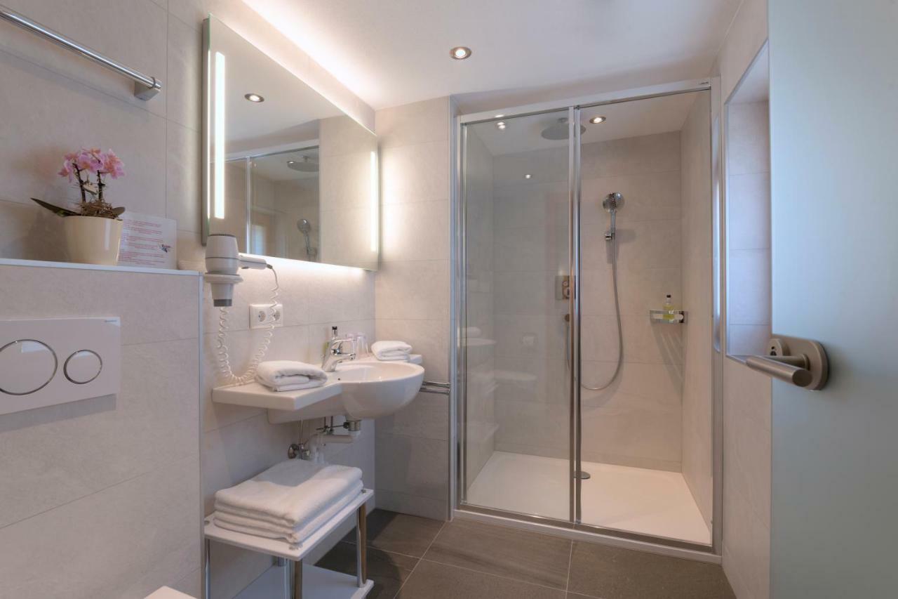 Hotel Traube เพทท์นอย อัม อาร์ลแบร์ก ภายนอก รูปภาพ